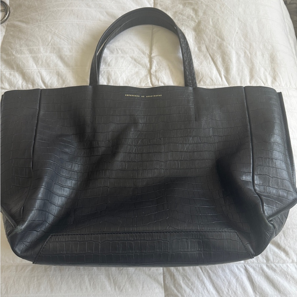 Ampersand as apostrophe black tote bag